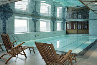 Relaxation area with pool